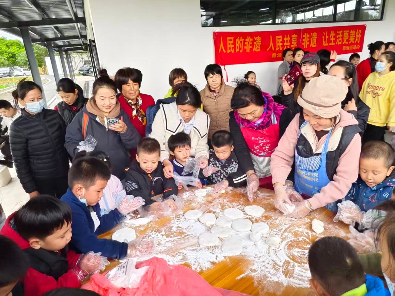 “秋收万颗子 非遗一口香” —— 霞涌亲子共赴非遗美食传承之约